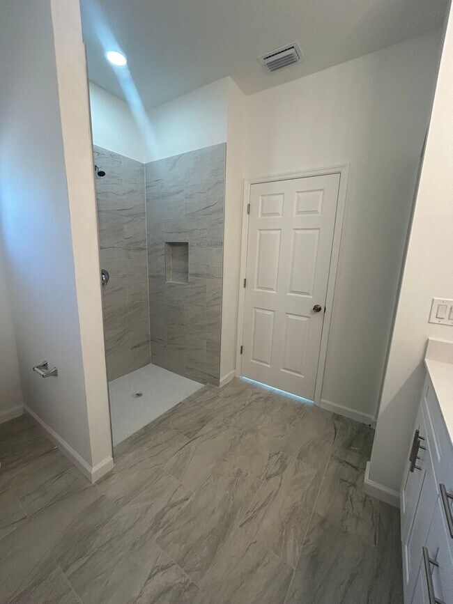 Building Photo - BRAND NEW CONSTRUCTION- 4 Bedroom 2 Bath-2 Car Garage-Serene Lake Placid Location