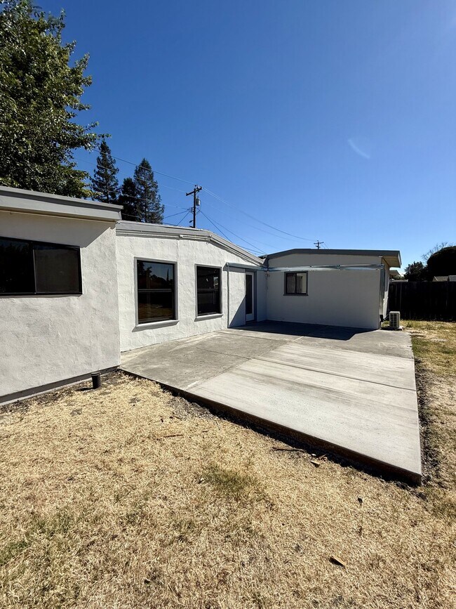 Building Photo - 1841 Mayette Ave