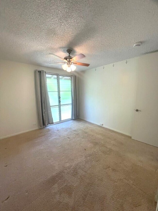 Building Photo - 4 bed/ 2 bath Townhome in Makakilo, Utilit...