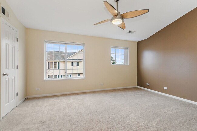 Building Photo - 253 Evergreen Cir