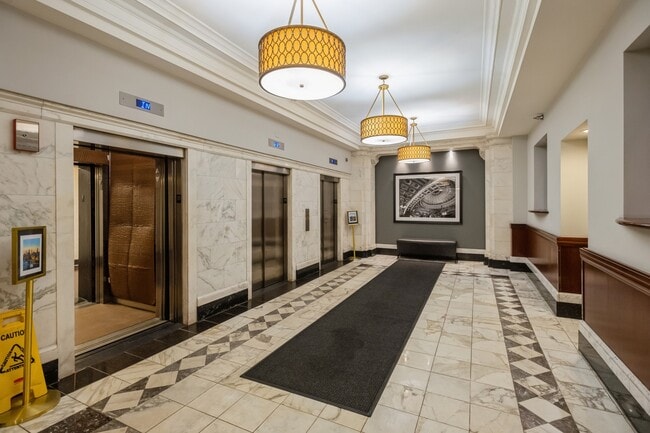 Building Photo - 40 E 9th St