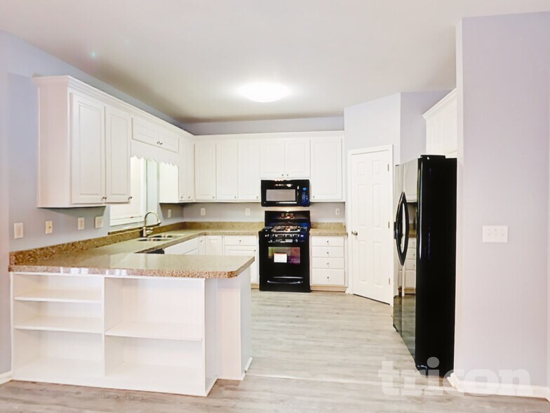 Building Photo - 9747 Whitetail Rd