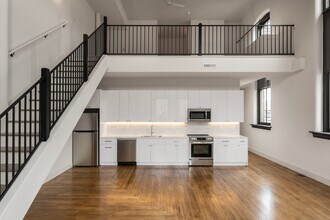 Building Photo - Burton One Bedroom Loft