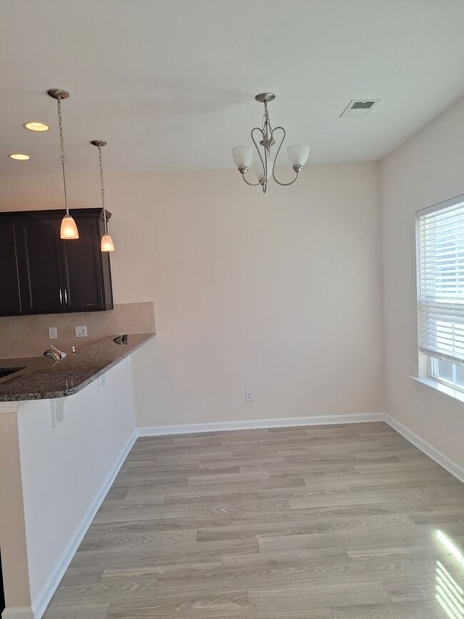 Building Photo - ***HURRY, MOVE IN SPECIAL****Superb Home Located in the Catawba Hills Neighborhood!