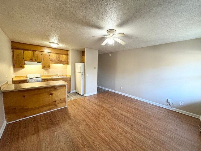 Building Photo - Conway - 1 Bedroom / 1 Bathroom Apartment