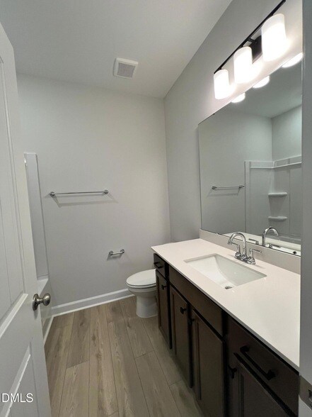 Building Photo - 404 White Oak Gdn Wy