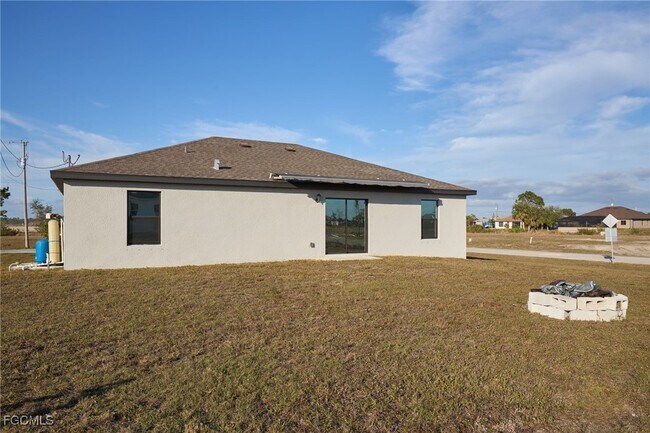 Building Photo - 908 NW 24th Terrace