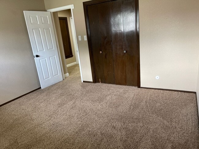 Building Photo - Beautiful 3 Bedroom Home, Zia School District!