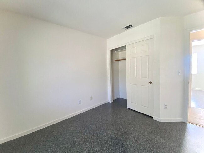 Building Photo - Lovely 3-bedroom Townhome for rent in Frem...
