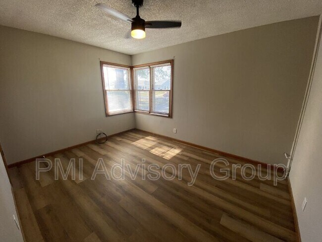 Building Photo - 2020 SW Atwood Ave