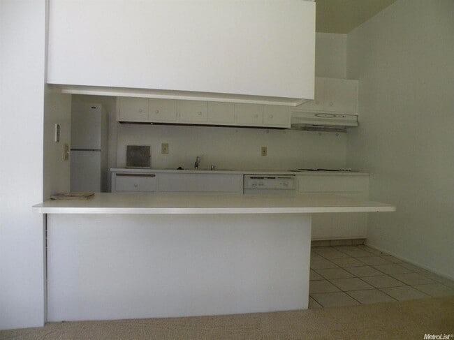 Building Photo - Central Davis!