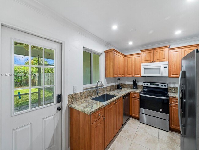 Building Photo - 1761 NE 52nd St