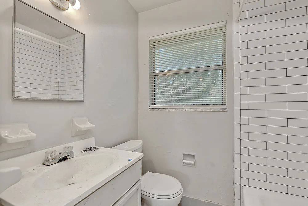 Building Photo - 1938 Monteau Drive