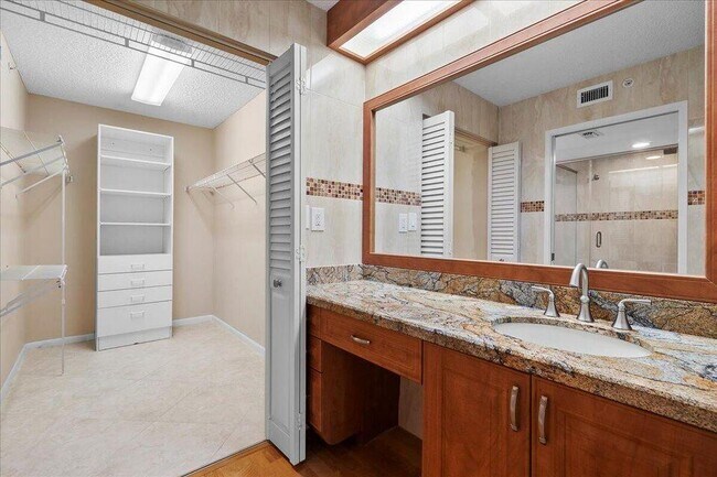 Building Photo - 4734 Lucerne Lakes Blvd N