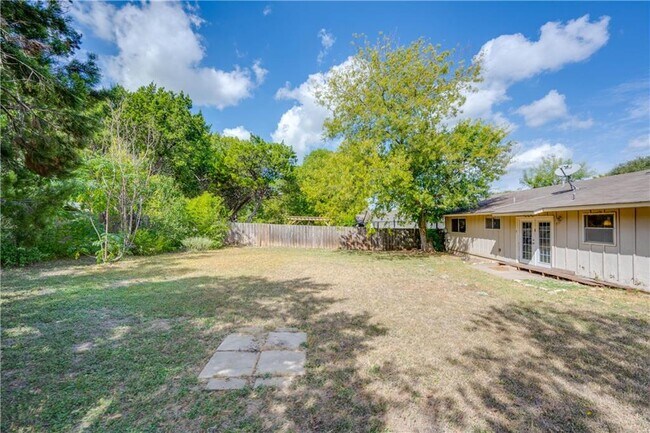Building Photo - 1101 S Trace Dr