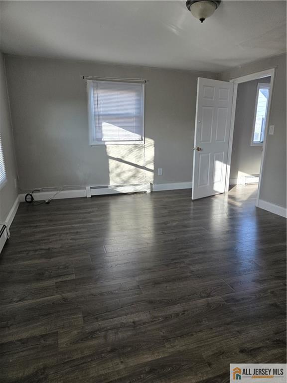 Building Photo - 106 Main St