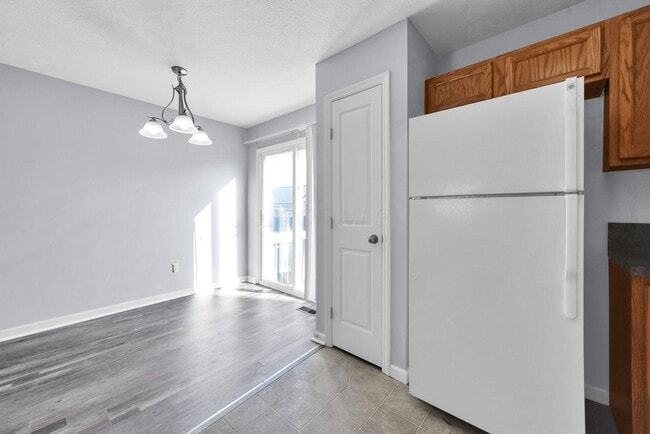 Building Photo - 8326 Bruntsfield Rd