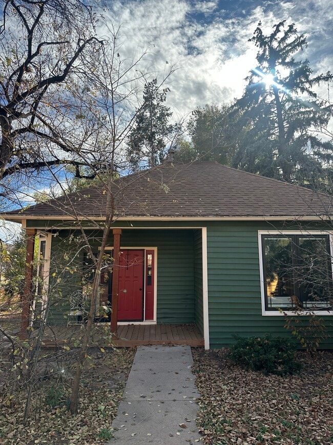 Building Photo - 3601 W Pikes Peak Ave