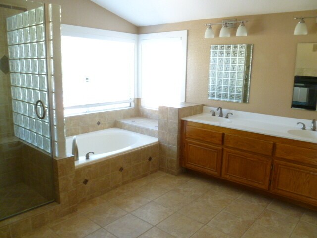 Building Photo - 30978 Riverton Ln