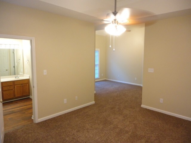 Building Photo - 102 Selsey Dr