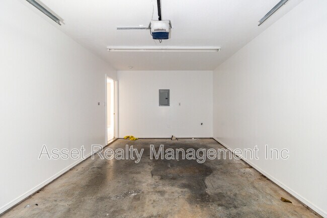 Building Photo - 10432 Fantasy Way