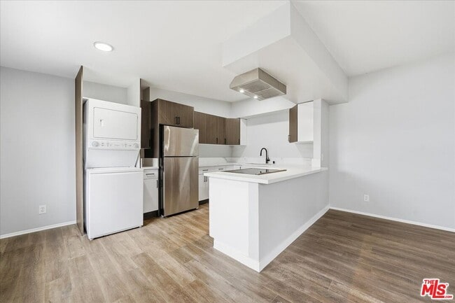 Building Photo - 3320 Pacific Ave