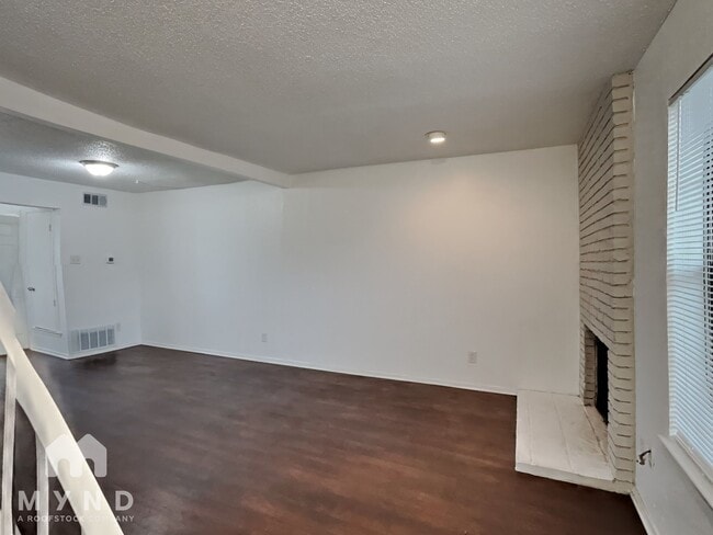 Building Photo - 2806 Wimbledon Ct