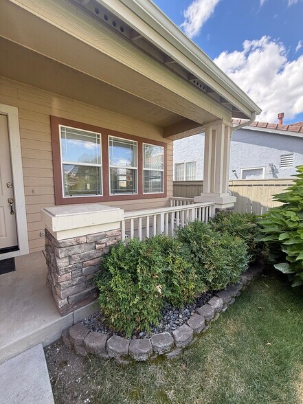 Front - 1640 Cattlemen Ct