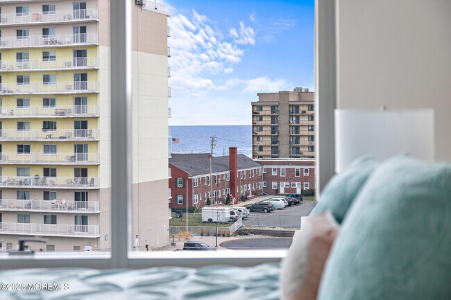 Building Photo - 15 Morris Ave