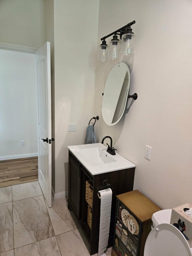 Building Photo - 39034 CA-41