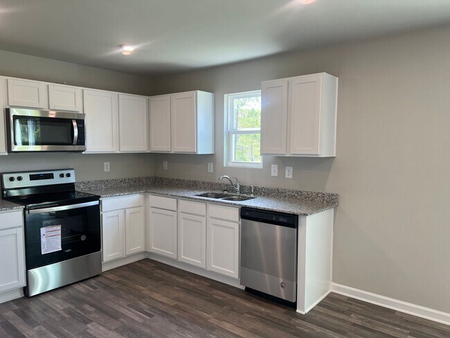 Building Photo - Wonderful Home in The Highlands