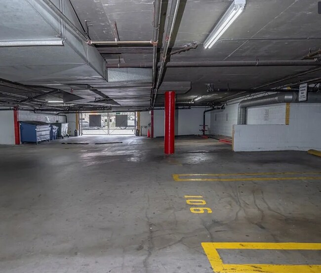 Building Photo - 620 S Gramercy Pl