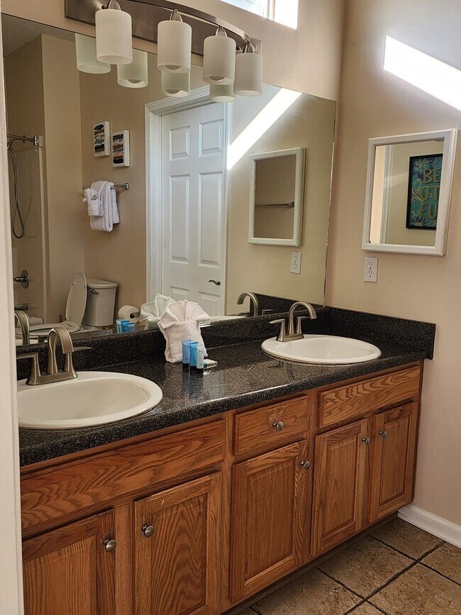 Building Photo - Palm Cove