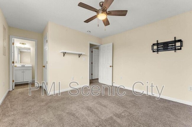 Building Photo - 3721 Keri Ln NE