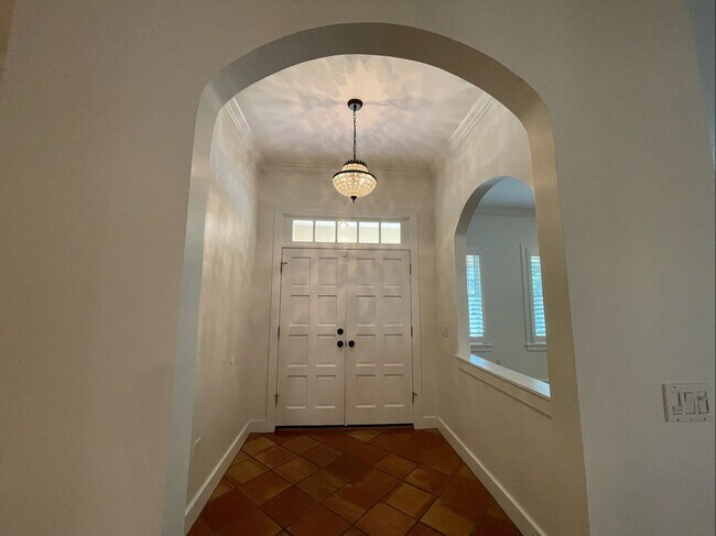 Building Photo - Davis Islands Spanish Med 3 Bed 2.5 Bath 1 car garage with Spool