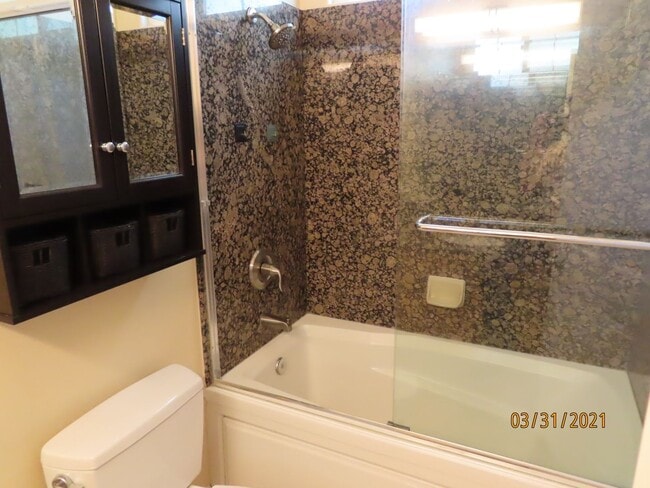 Building Photo - Two Bedroom 2.5 bath Townhome in South Par...