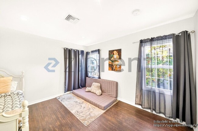 Building Photo - 138 N Hamel Dr