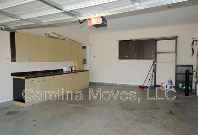 Building Photo - 689 Flintrock Dr