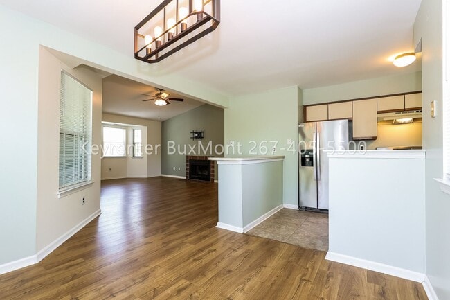 Building Photo - Beautiful 2 Bed / 2 Bath second-floor condo in Rose Hollow community!