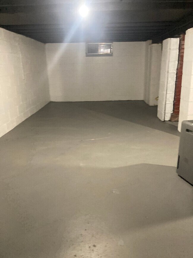 Building Photo - Newly updated 2 bedroom 1 bathroom home