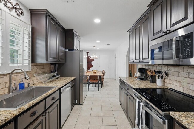 Building Photo - 328 Shawnee Trail