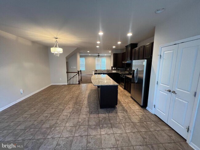 Building Photo - 9447 Paragon Ct