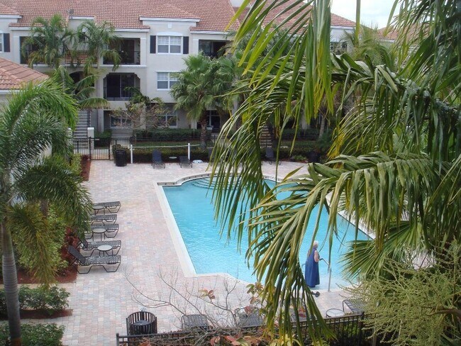 Building Photo - 5960 W Sample Rd