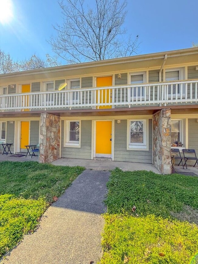 Building Photo - 1 Bed 1 Bath Available Now at Gurley Flats in Durham!