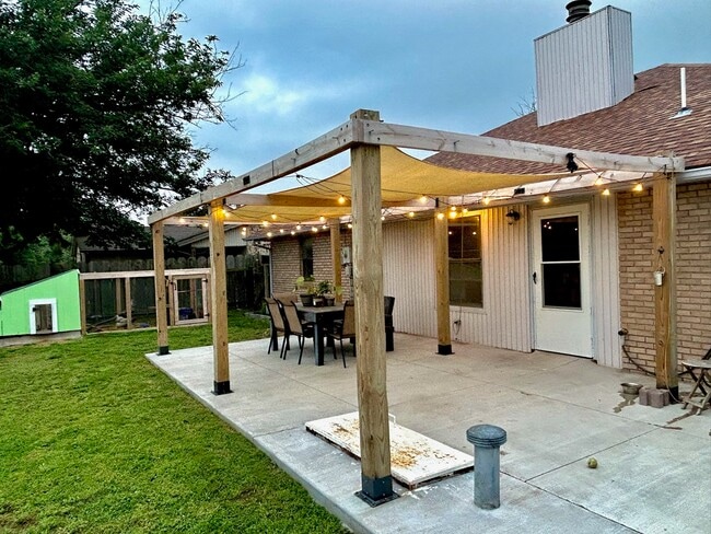 Building Photo - 2505 Franklin Dr