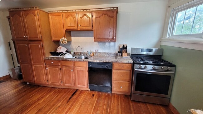Building Photo - 558 Breckenridge St