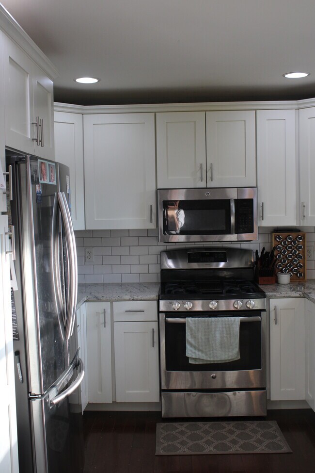 Building Photo - 5039 W Clayton Rd