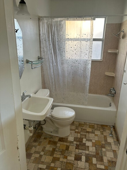 Building Photo - 2535 2nd Ave N