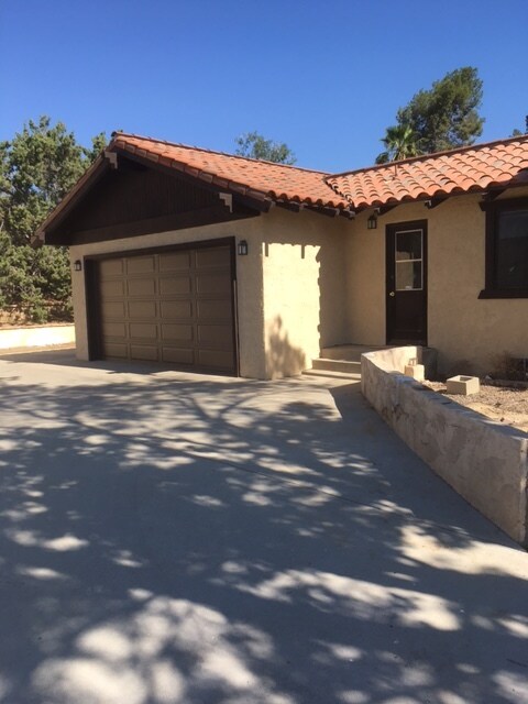 Building Photo - 33037 Agua Dulce Canyon Rd