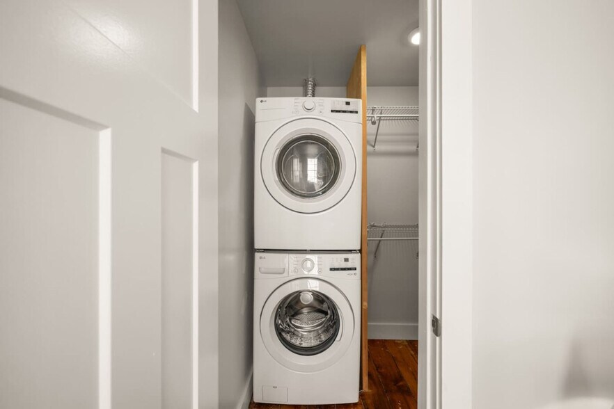 Building Photo - 1326 Broadway-SI ID1313057P